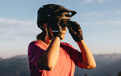 En la bici no te molestan las manos. Te molestan los guantes. Los guantes que no son Roeckl BI-FUSION.